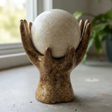 Escultura Mão Com Esfera Decoração Enfeite Rack Sala