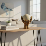 Escultura Mão Com Esfera Decoração Enfeite Rack Sala